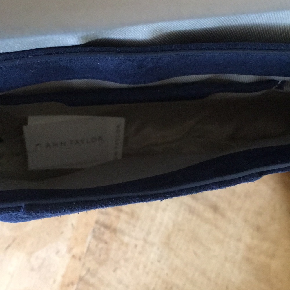 💝NWT Ann Taylor Blue Suede Green Sparkle Clutch - Picture 9 of 9